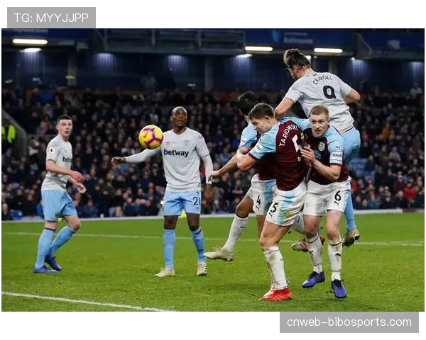 草根足球报告显示，业余联赛模仿英超强队“后场出球”致失误增多